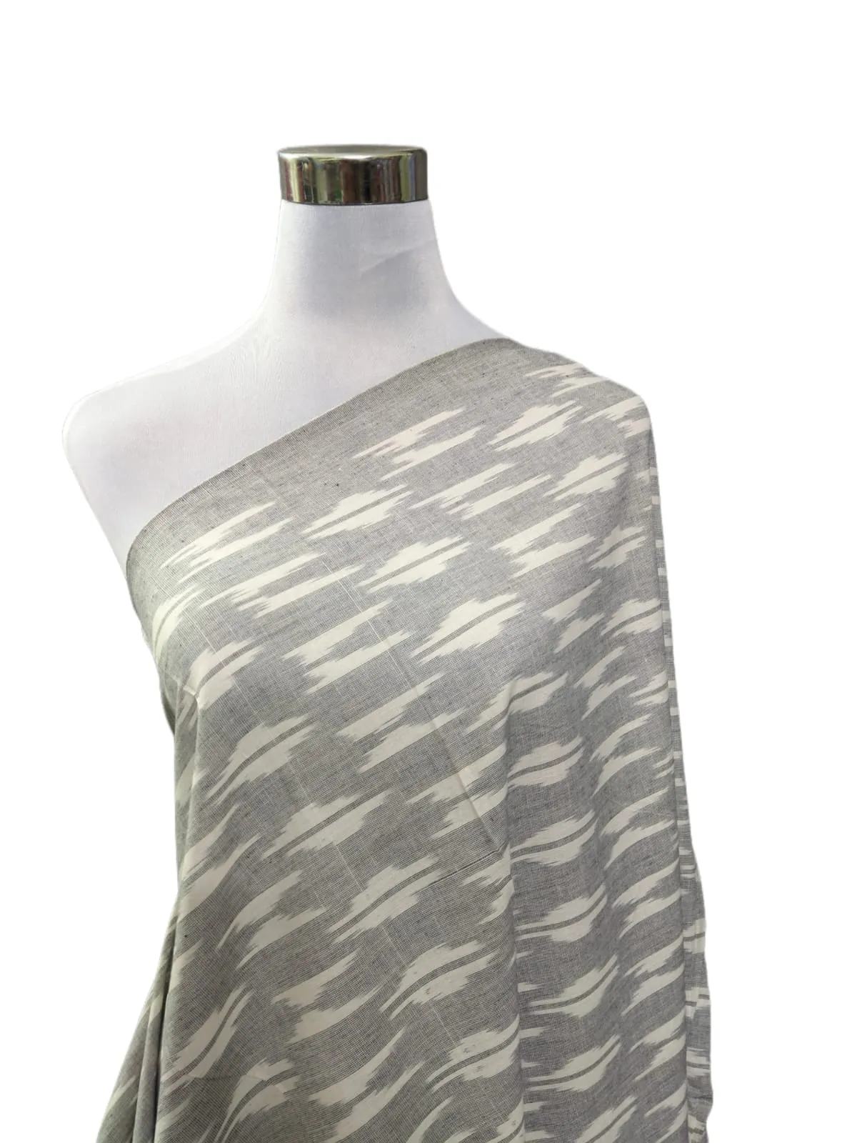 2/60 IKAT HANDLOOM COTTON FABRIC 45 INCH WIDTH - Image 1