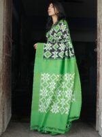 Theliya Rumal Saree in green & Black – Handwoven Double Ikat Cotton Saree with Blouse, 6.2 Meters - Image 2