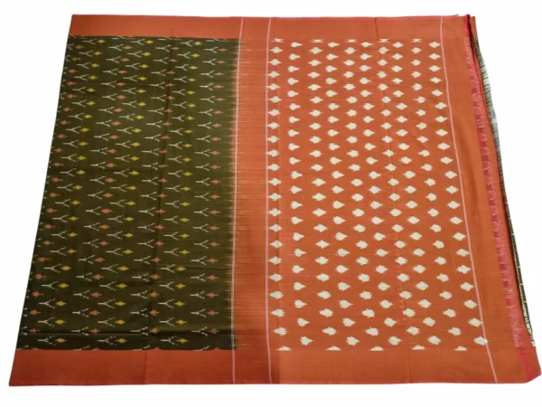 Elegant Pochampally Silk Saree Showcasing Intricate Ikat Weaving