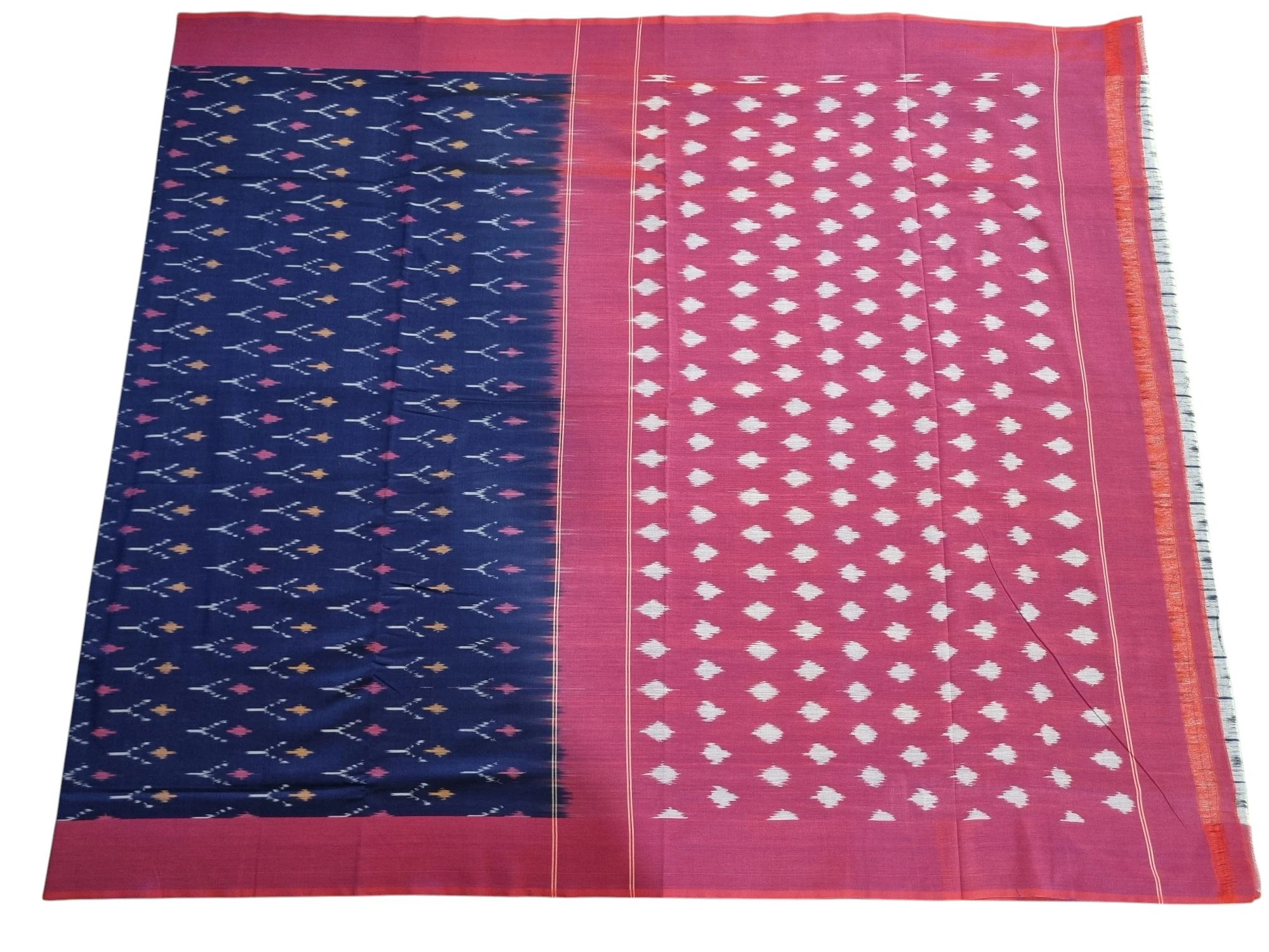 wp-17517205701172876094866897470604.webp Handwoven Pochampally Ikat Saree in Traditional Geometric Pattern