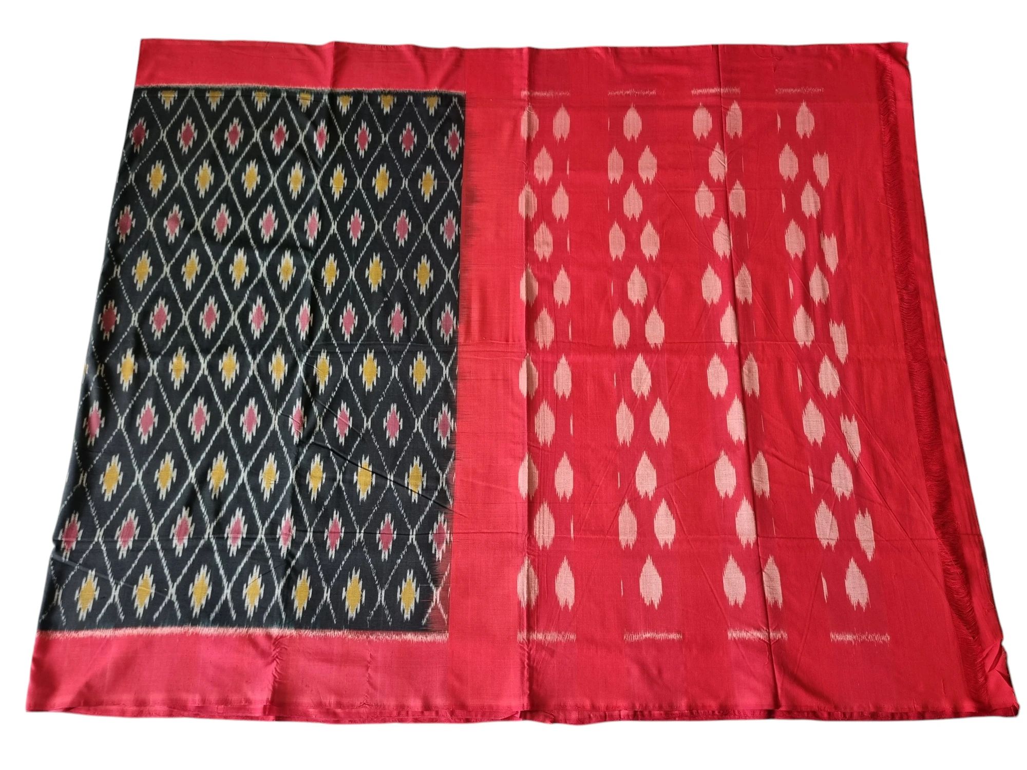 wp-17518000844522058671518434434889.webp Elegant Pochampally saree in soft cotton fabric with geometric Ikat patterns